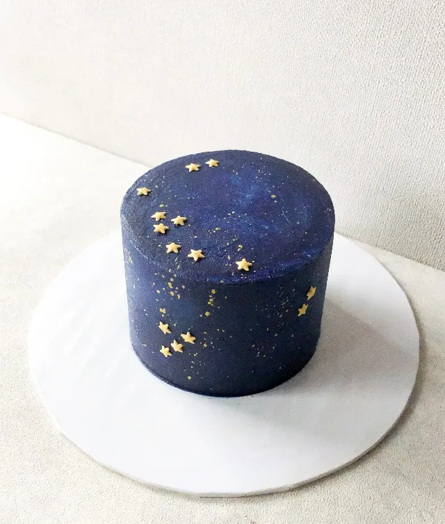 Petite Night Sky cake in blue| 450g