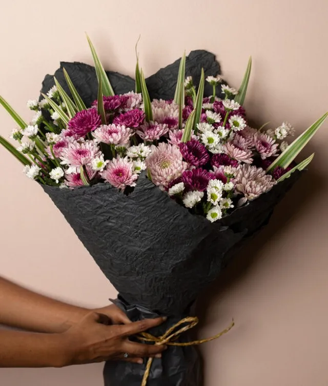 Gift your loved ones a beautiful bunch of hand-picked purple chrysanthemums