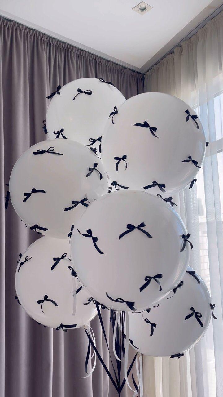 Create a memorable balloon arrangement for your special occasion! 7 latex balloons with bows Color theme can be customized