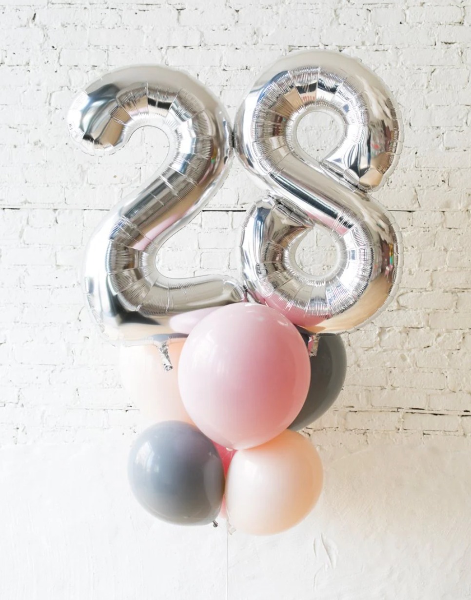 his arrangement includes one giant number balloon and five helium latex balloons. The color theme and number can be customized to your preference.