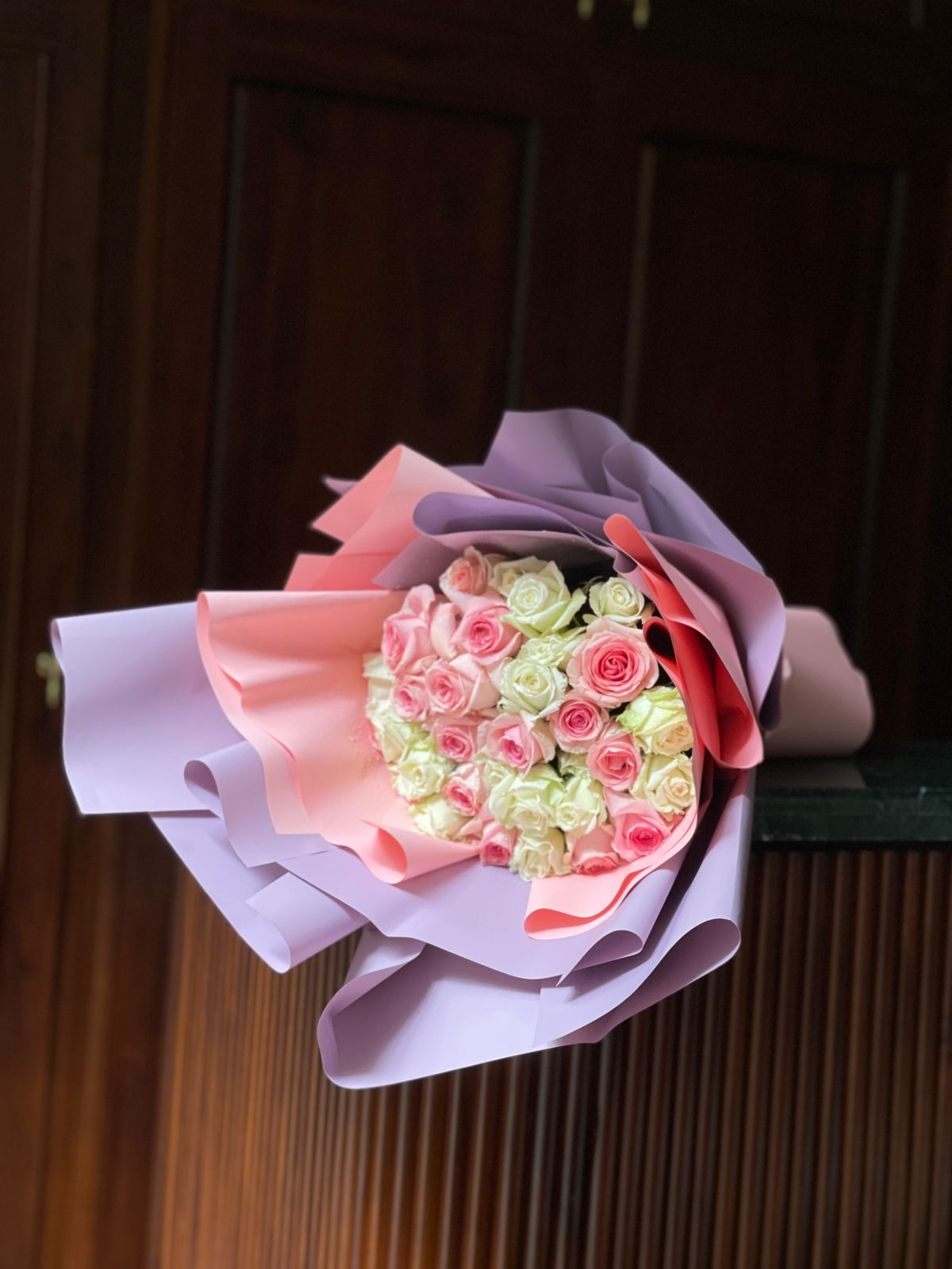 Gift your loved ones a stunning bouquet featuring 30 roses in white and blush pink, artfully wrapped in pink and purple paper. A timeless expression of love and grace, thoughtfully arranged to brighten their day and fill their hearts with warmth