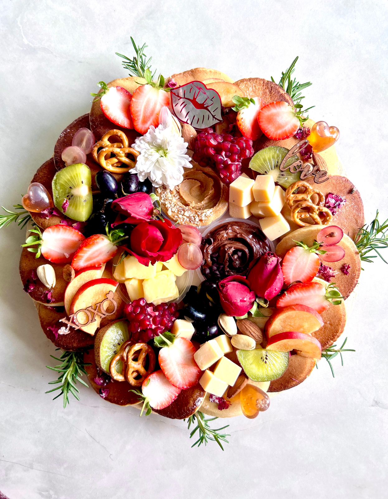 The Pancake Wreath is a showstopper—not just a feast for the eyes but a love letter to your taste buds! Featuring 15 golden, fluffy pancakes, fresh fruits, peanut butter, chocolate dip, honey, butter squares, and your choice of chicken or beef with mozzarella cheese, every bite is pure indulgence.