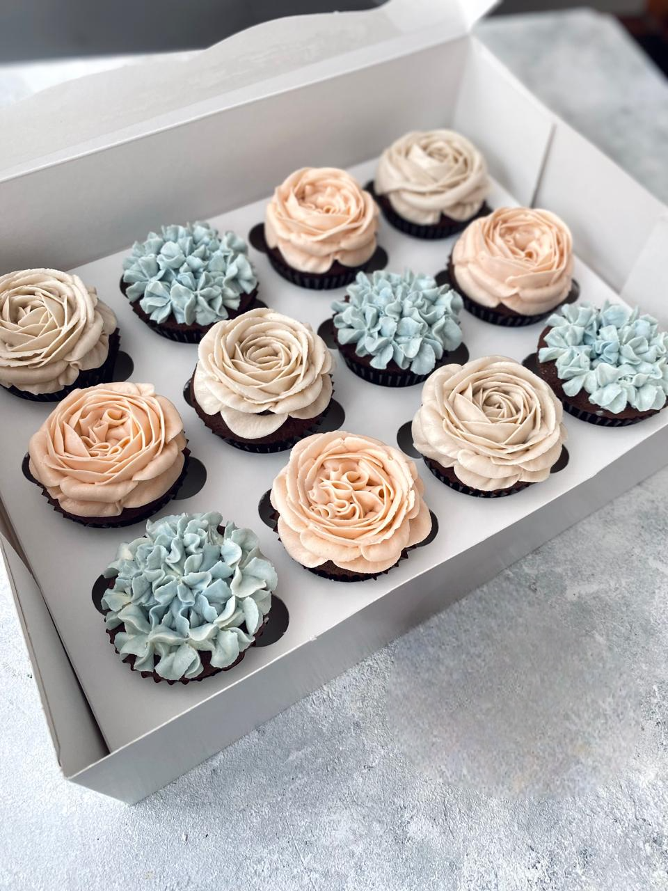 12 delicious cupcakes box in pink and blue pastel colors
