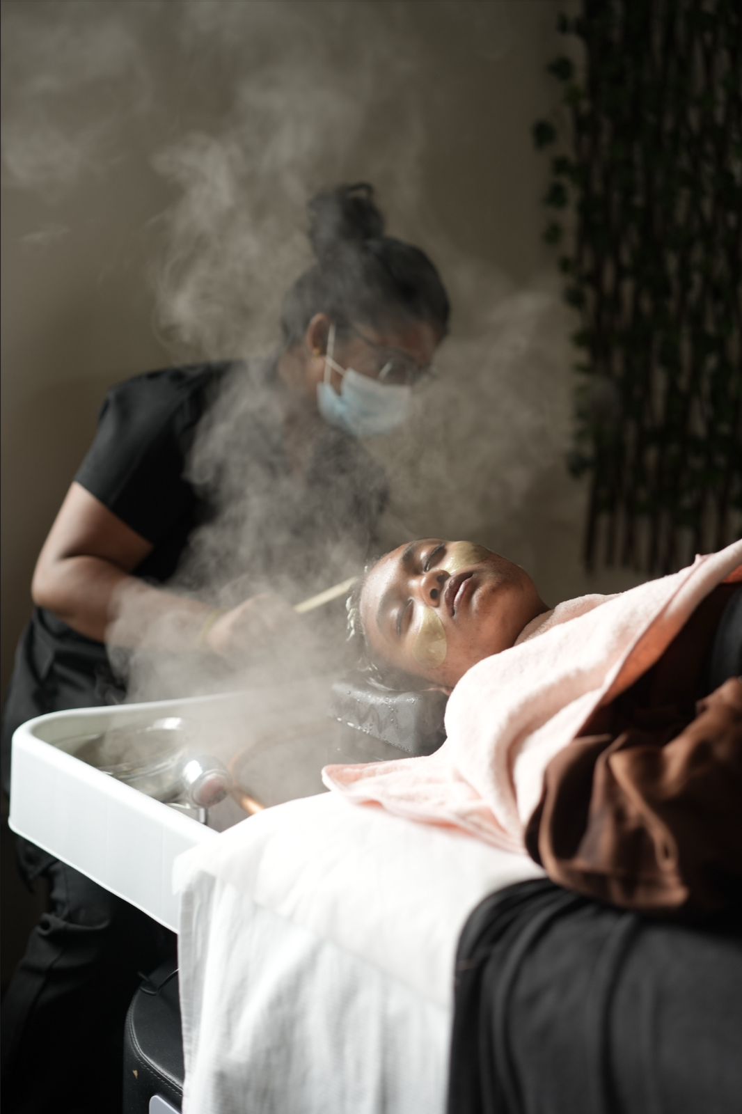 Enjoy a luxurious, 75 minute experience designed to nourish your hair and promote deep relaxation This treatment blends Japanese hair spa techniques with Sri Lankan herbal traditions, using a unique combination of dried flowers (old nelum, marigold, hibiscus) and natural ingredients like neem powder and honey to deeply cleanse and strengthen your hair.