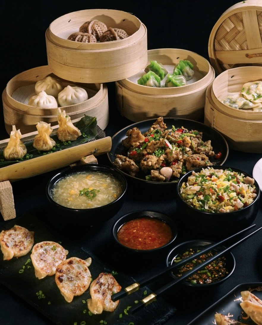 Surprise your loved one with an exquisite dim sum indulgence at Yue Chuan, The Kingsbury! Savor a lavish selection of handcrafted dim sum, bursting with authentic flavors, in an elegant setting.Available on weekends for lunch (12 PM – 3 PM) and dinner (7 PM – 11 PM). A perfect indulgence for dim sum lovers!